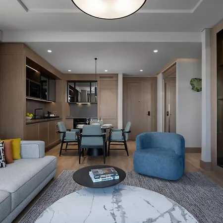 Marriott Executive Tema World מלון