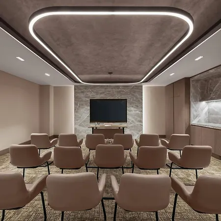 Marriott Executive Tema World فندق *